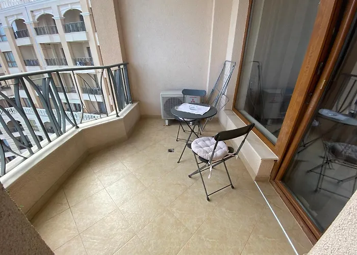 Elegantz 1 瓦爾納